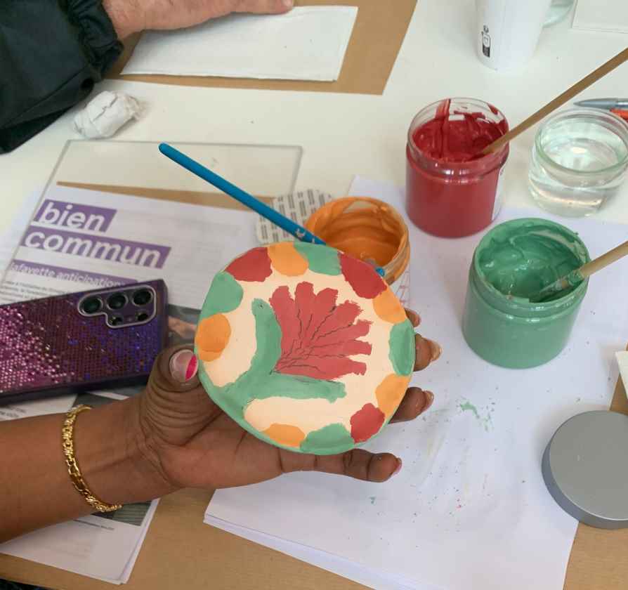 Atelier céramique de l'Accueil familles : créer pour le bien commun Atelier céramique de l'Accueil familles : créer pour le bien commun