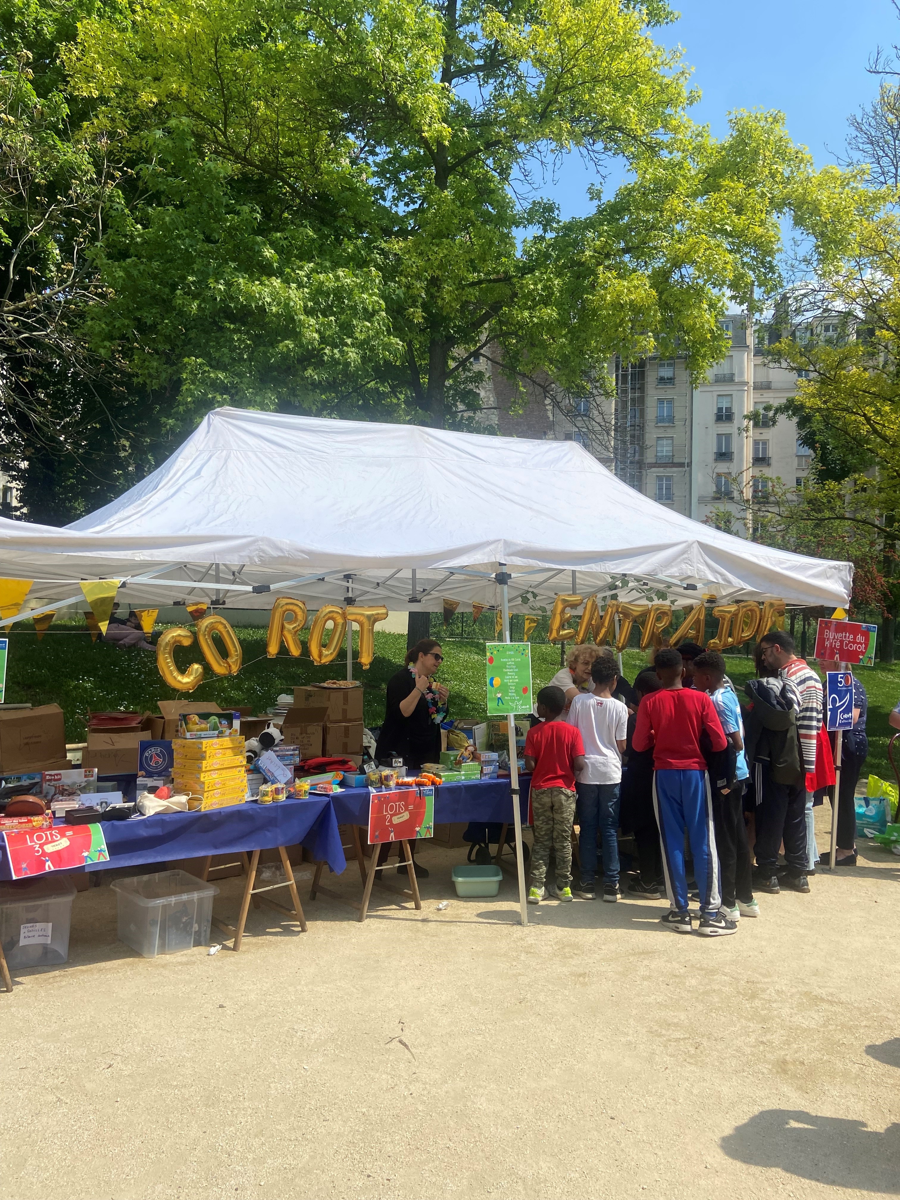 Première kermesse ensoleillée pour Corot Entraide