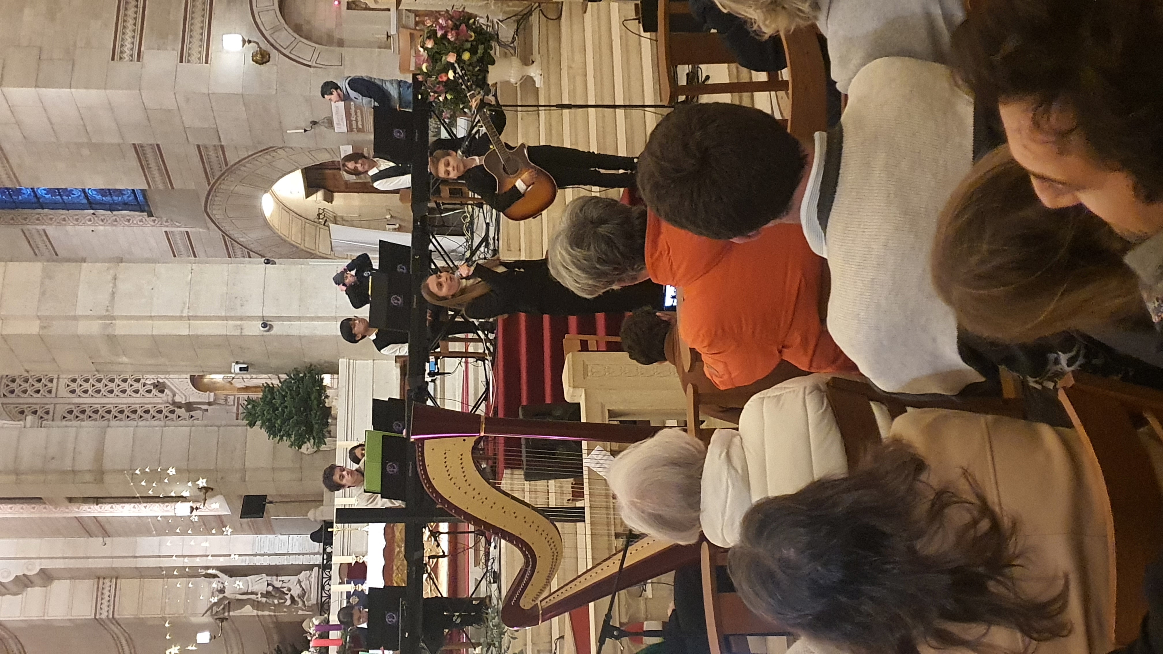 Corot fête ses 50 ans avec la Paroisse ND d'Auteuil.  Dimanche 3 décembre, une messe, un verre amical, un concert : retour en images et vidéo